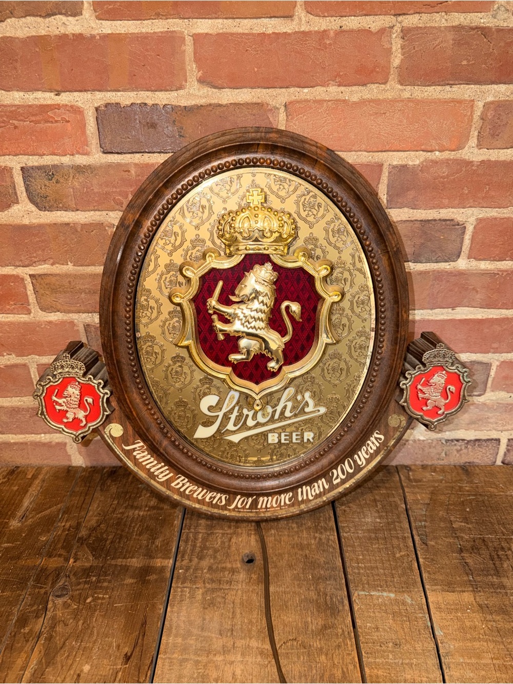 Stroh's Beer Decorative Wall Plaque - Gold & Red Crest